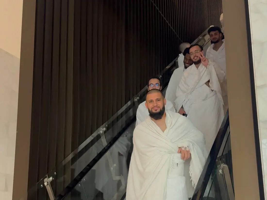 Des frères en ihram, en route pour l’Omra